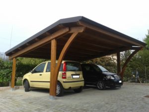posto auto con archi in legno lamellare