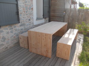 tavolo e panche in legno di larice